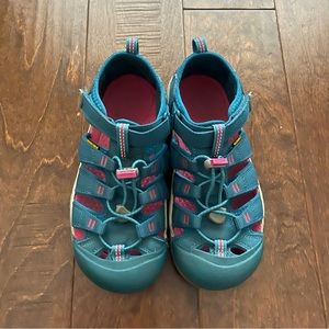 Turquoise/Teal Kid’s Keens Excellent Condition